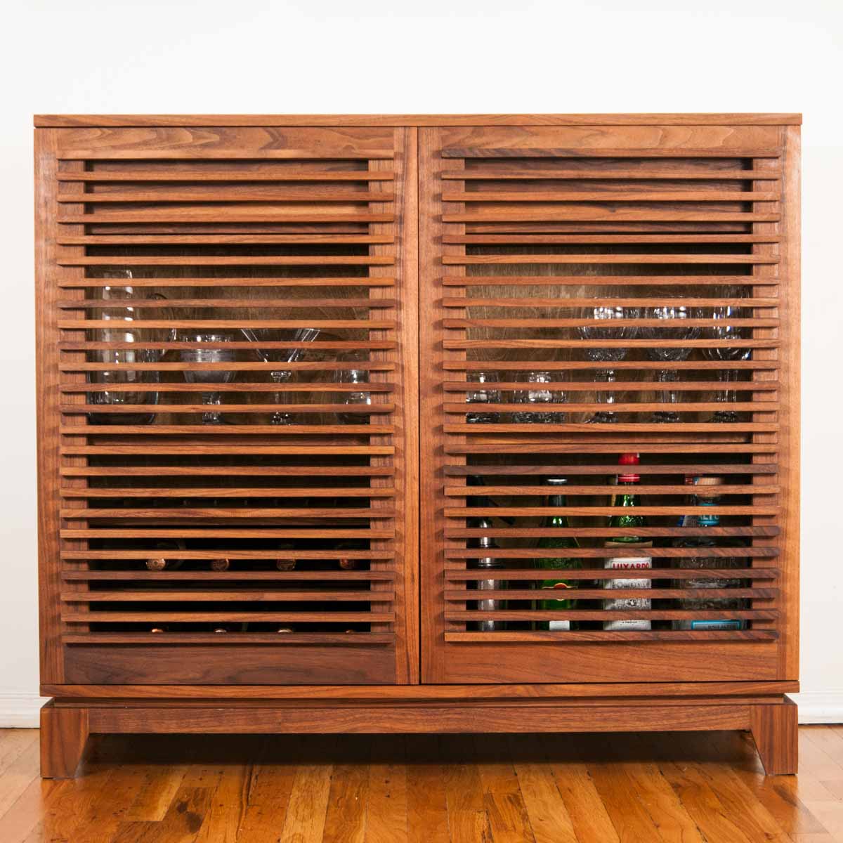 Bar cabinet, front